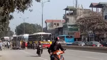 Truy tìm xe ô tô cán chết người trên đường Phạm Văn Đồng