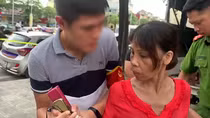 Nữ quái 'náo loạn' chốt 141 định phi tang ma túy