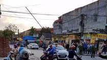 Thanh sắt rơi đâm tử vong người đàn ông ngồi trong taxi