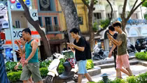 Cơn sốt Pokemon Go tràn về Việt Nam: Nửa đêm săn quái thú