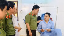 Thăm, động viên CBCS bị thương khi làm nhiệm vụ