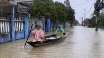 Miền Trung mưa to, miền Bắc hửng nắng ấm