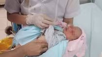 Bỏ rơi trẻ sơ sinh, cần phải truy cứu trách nhiệm hình sự