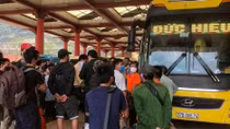 Đón hàng ngàn người trở về cửa khẩu Cha Lo