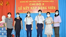 Trước ngày thi tốt nghiệp, 10 học sinh được kết nạp Đảng