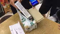 Chuyển phát qua GHN, iPhone x biến thành cục đèn led