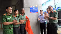 Báo CAND trao tặng "Nhà nghĩa tình đồng đội" cho Công an xã và Cựu chiến binh