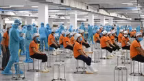 Công nhân phải ngừng việc do COVID-19 cần được hỗ trợ kịp thời