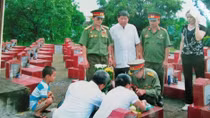 Người cựu binh dành lương hưu đi tìm đồng đội