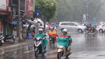 Hà Nội tiếp tục có mưa giông, trời mát mẻ