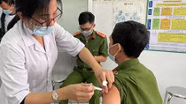 Công an Kiên Giang tiêm vaccine COVID-19 cho CBCS