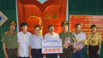 Trao tặng 500 triệu đồng sửa chữa, nâng cấp ngôi trường mang tên nữ Anh hùng Huỳnh Thị Lựu