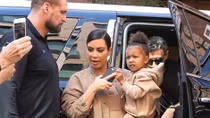 Kim Kardashian mất tiền vì vệ sĩ thông đồng với tụi cướp?