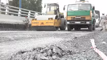 Công trình cầu vượt hàng trăm tỷ đồng, vừa thông xe đã hư hại