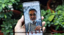 Nở rộ trào lưu tự làm mình già đi bằng FaceApp