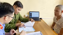 Tin lời người lạ, nhân viên bán thẻ cào bị lừa gần trăm triệu