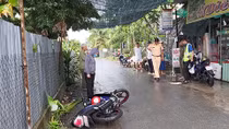 Tai nạn xe máy trên đường làng, 2 anh em sinh đôi thương vong