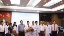 Thực hiện thành công ca ghép gan đầu tiên từ người cho sống