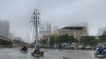 Bắc Bộ trưa chiều oi nóng, Nam bộ mưa rào và giông