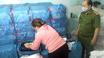 "Nữ quái" buôn lậu hơn 50 nghìn bao thuốc lá
