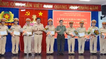 Công an TP Hồ Chí Minh khen thưởng nhiều gương người tốt, việc tốt