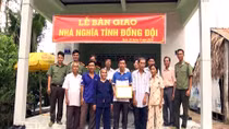 Bàn giao nhà nghĩa tình đồng đội