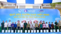 Qũy Sữa vươn cao Việt Nam và Vinamilk trao tặng 70.000 ly sữa cho trẻ em Thái Nguyên 
