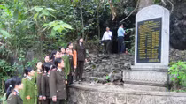 Lặng mình bên Trường Sơn huyền thoại