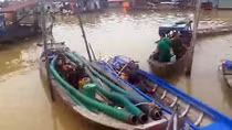 Khó xử lý dứt điểm nạn “cát tặc” trên sông Đồng Nai
