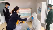 Thông quan trở lại cửa khẩu quốc tế Móng Cái