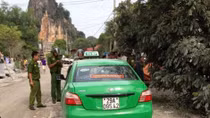 Nhóm côn đồ lãnh cơn mưa gạch đá khi vào làng đánh người
