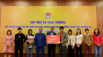 Vietjet trao một năm bay miễn phí tặng hai đội tuyển bóng đá nam nữ vô địch SEA Games