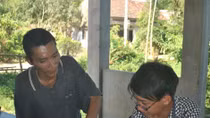 Vượt qua bệnh tật, hơn 30 năm dạy học miễn phí