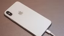 Apple cập nhật iOS vá lỗi iPhone không nhận sạc