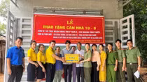 Trao “Ngôi nhà 19 - 8” cho gia đình học sinh có hoàn cảnh khó khăn