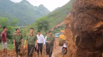 Ấm tình người sau cơn lũ dữ nơi địa đầu Tổ quốc