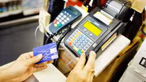 Phát hiện nhóm người nước ngoài dùng thẻ tín dụng giả mua hàng