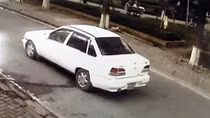 Tài xế đâm gãy chân bé gái 4 tuổi rồi bỏ trốn