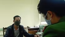Khởi tố, tạm giam đối tượng đổ thải xuống sông Hồng