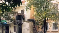 Bốt điện nổ như bom trên phố Hoàng Văn Thụ