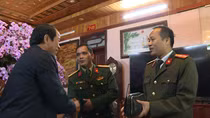 Hai chiến sĩ Công an, Quân đội trả lại tài sản cho người mất