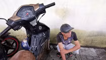 Đụng Cảnh sát 141, tên trộm lộ diện vì giấu điện thoại vào quần lót
