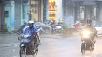 Bắc bộ mưa vài nơi, Trung bộ nắng nóng thiêu đốt