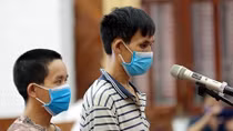 Hai kẻ côn đồ đuổi chém Công an xã lĩnh án