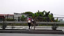 Nhiều nguy cơ tiềm ẩn từ việc "xé rào" để sang đường trên quốc lộ 5