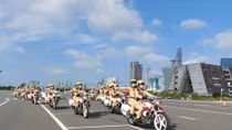 Hình ảnh mới, nữ Cảnh sát giao thông dẫn đoàn