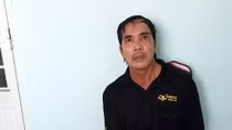Giật tiền của cụ già bán vé số rồi "chạy" về nhà vợ