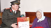 Mang “xuân yêu thương” đến với gia đình chính sách, người nghèo