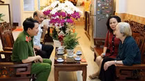 Thứ trưởng Lê Quốc Hùng đến thăm, chúc Tết gia đình nguyên cán bộ cấp cao lực lượng CAND