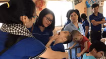 VinaPhone trao yêu thương nhận nụ cười
